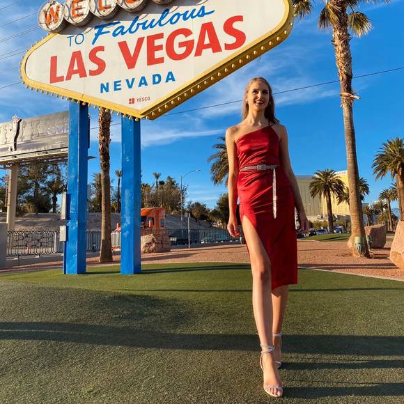 Meet your Posher, Katy - Picture 1 of 1